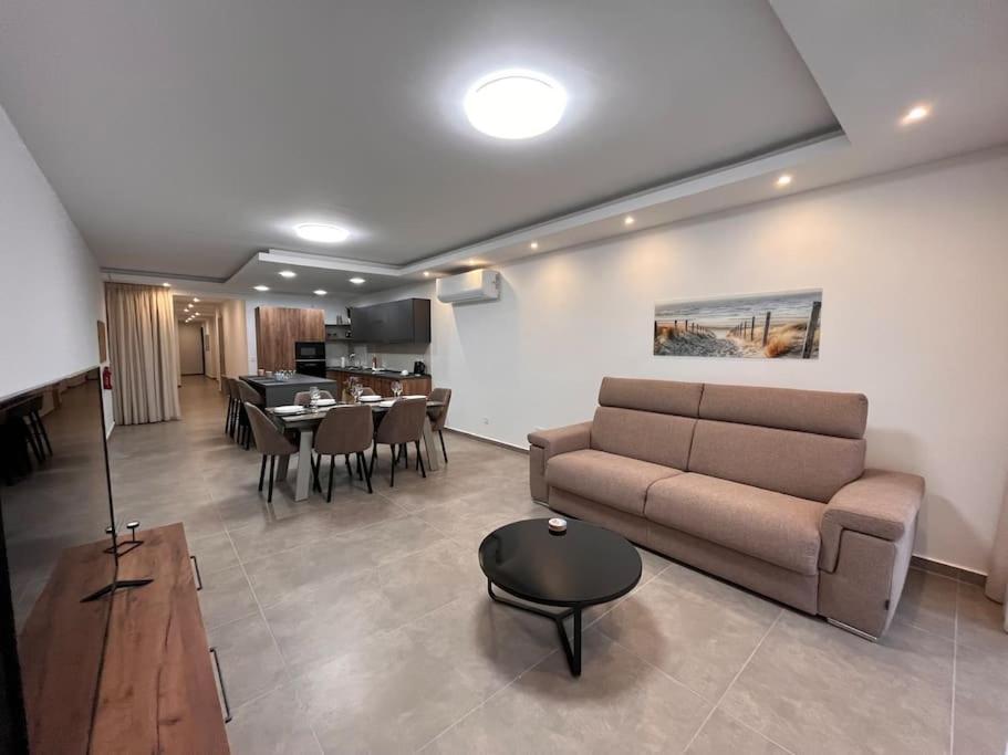 3 Bedroom Seaside Luxury Accommodation - Sleeps 8 St. Paul's Bay Exterior foto